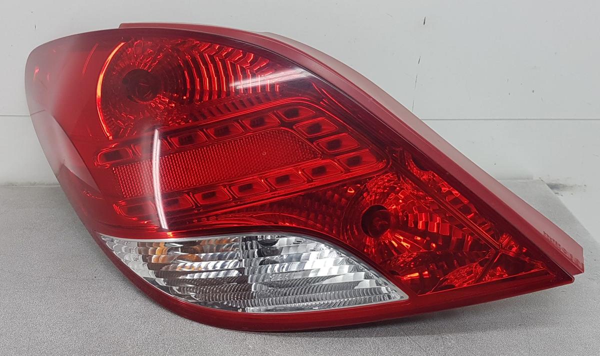 Peugeot 207 Rückleuchte Rücklicht links 9686566080 Bj2011 Teil LED Modell ab 09