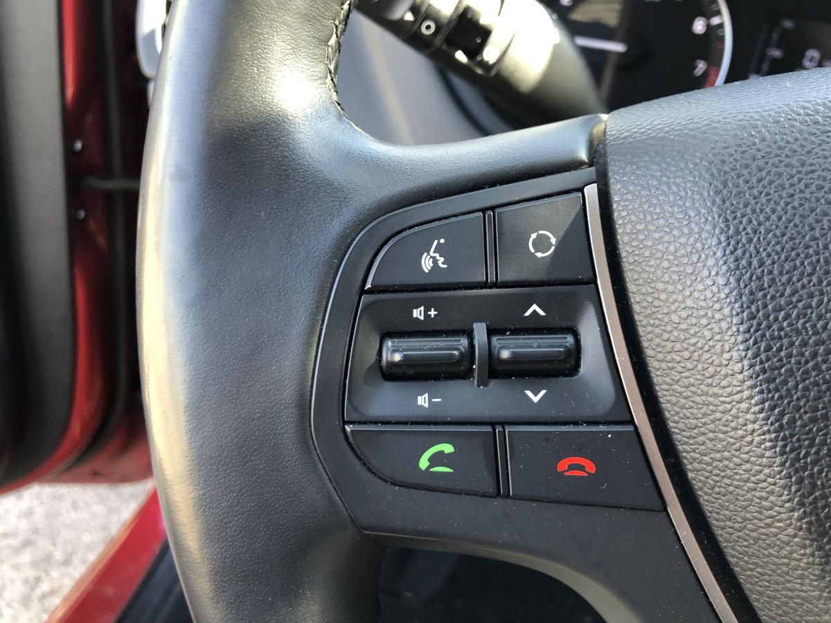 Hyundai i20 GB Lederlenkrad Lenkrad Leder 3 Speichen Multifunktion und Heizung