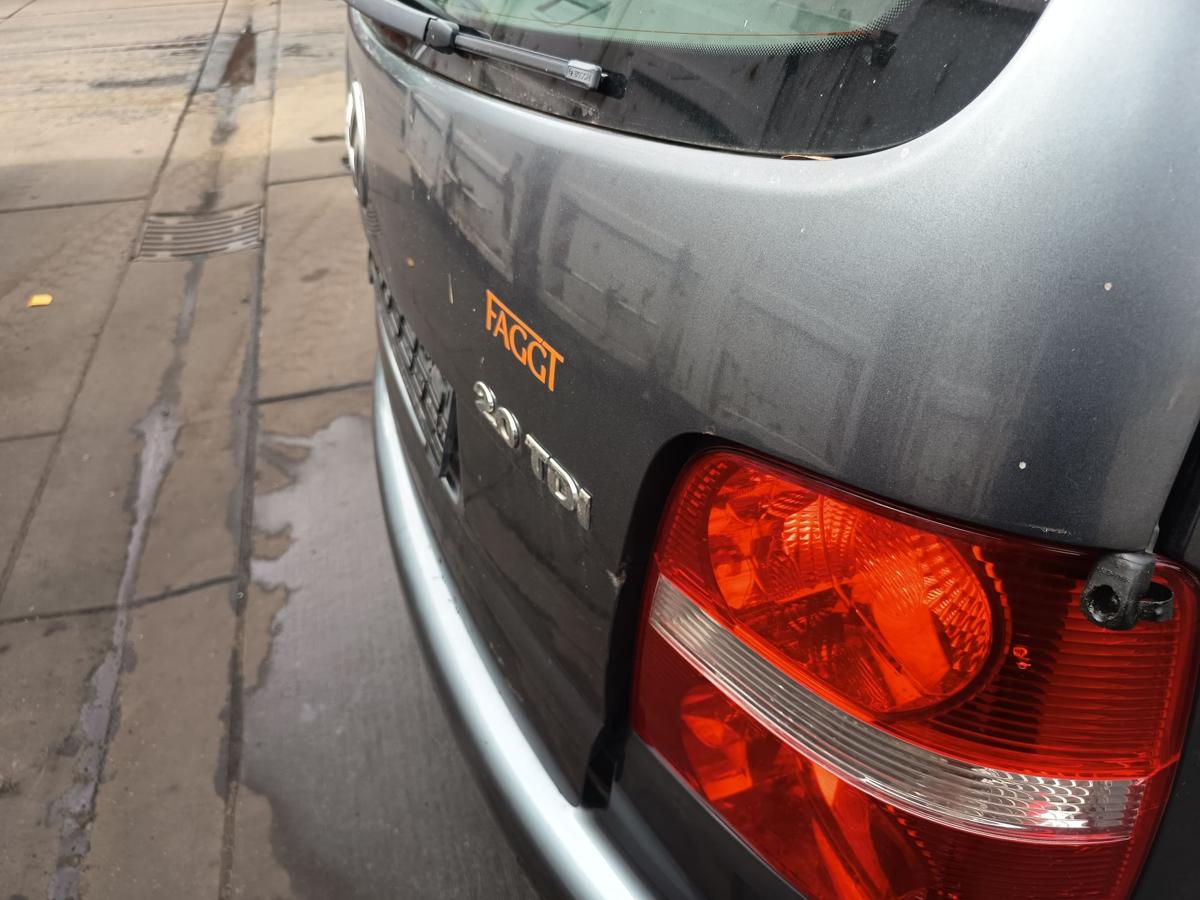 VW Touran 1T original Heckklappe mit Scheibe Rost D7X Platingrau Bj 2006
