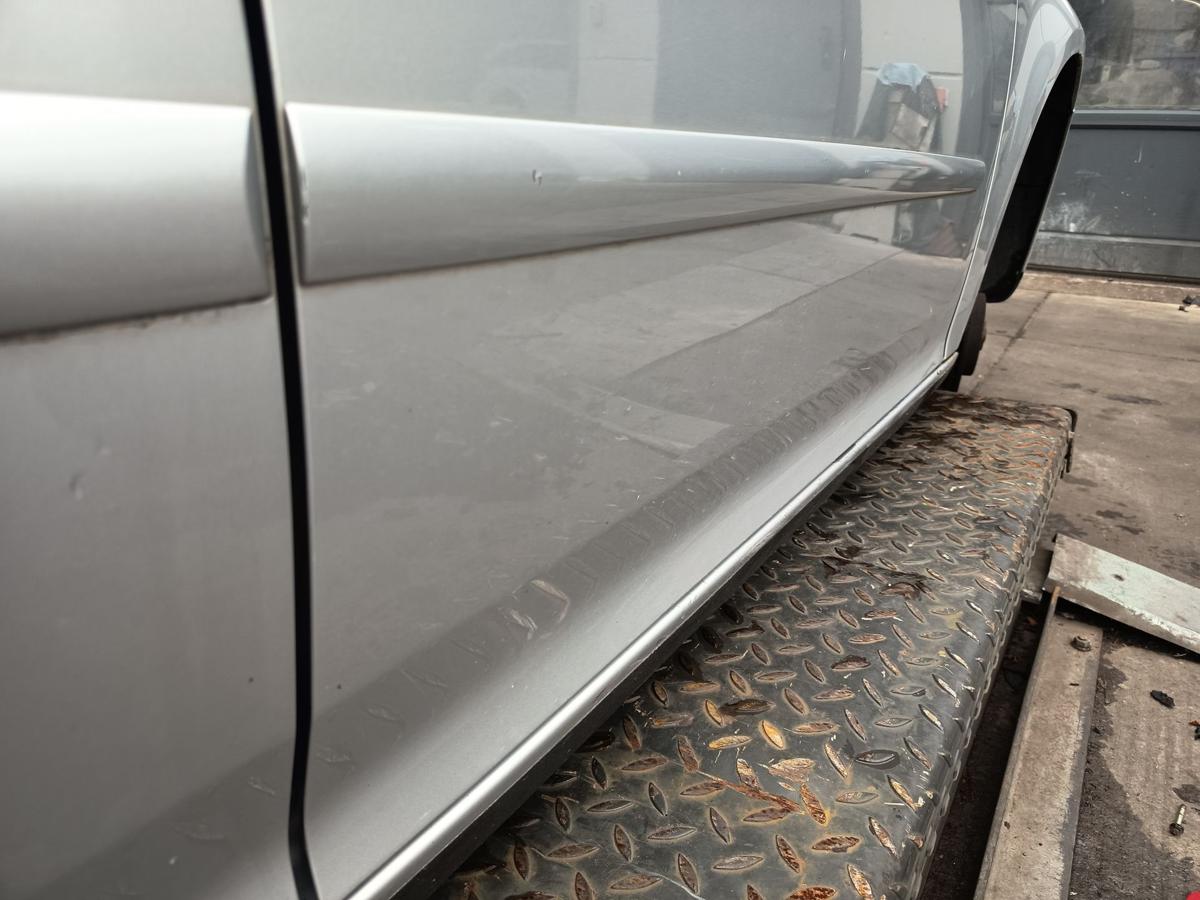 VW Golf V 5 türer original Tür vorn rechts Beifahrer A7W Reflexsilber Bj 2005
