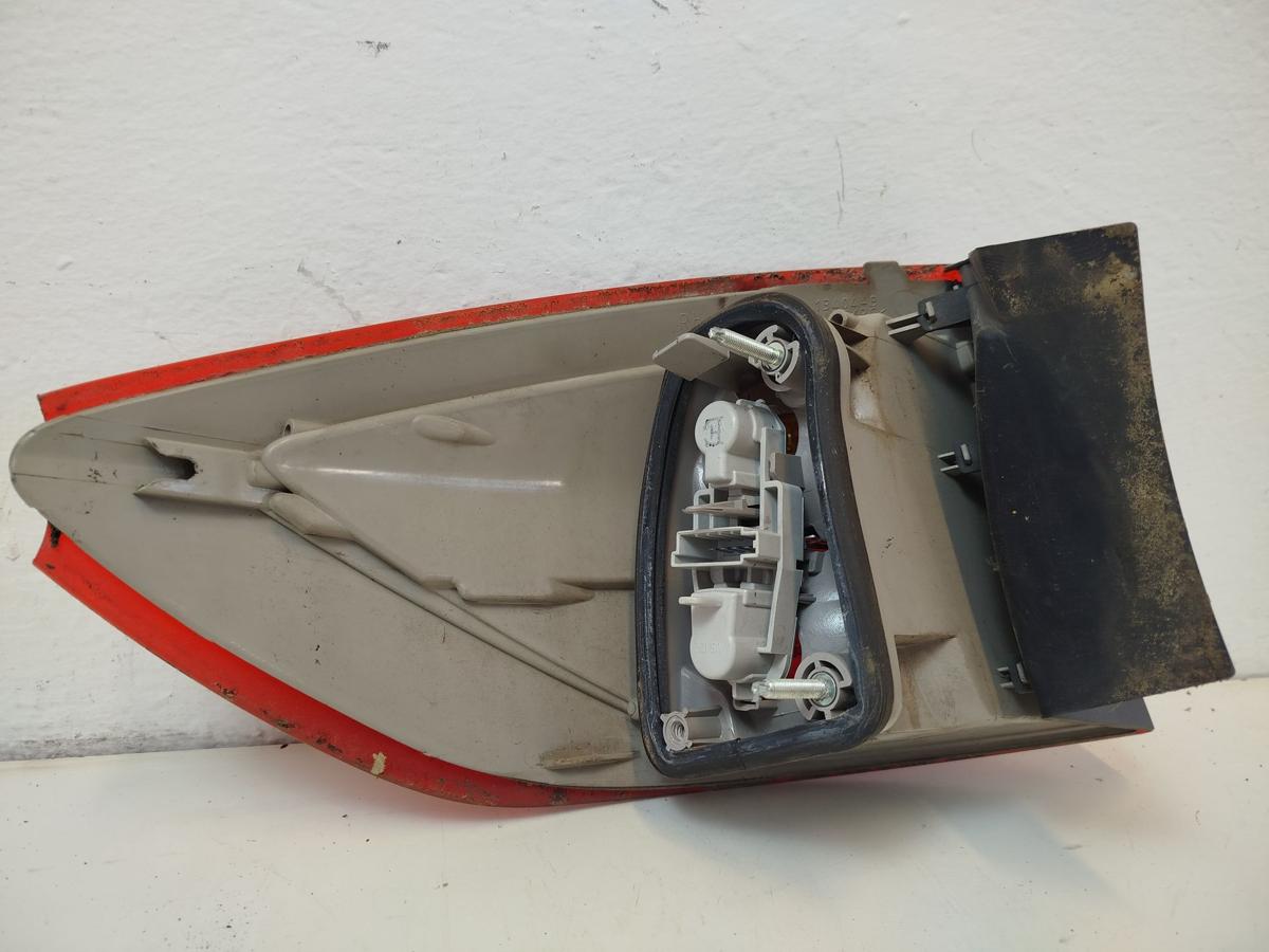 Ford Mondeo BA7 Kombi R&uuml;ckleuchte Schlussleuchte R&uuml;cklicht aussen rechts bis 10