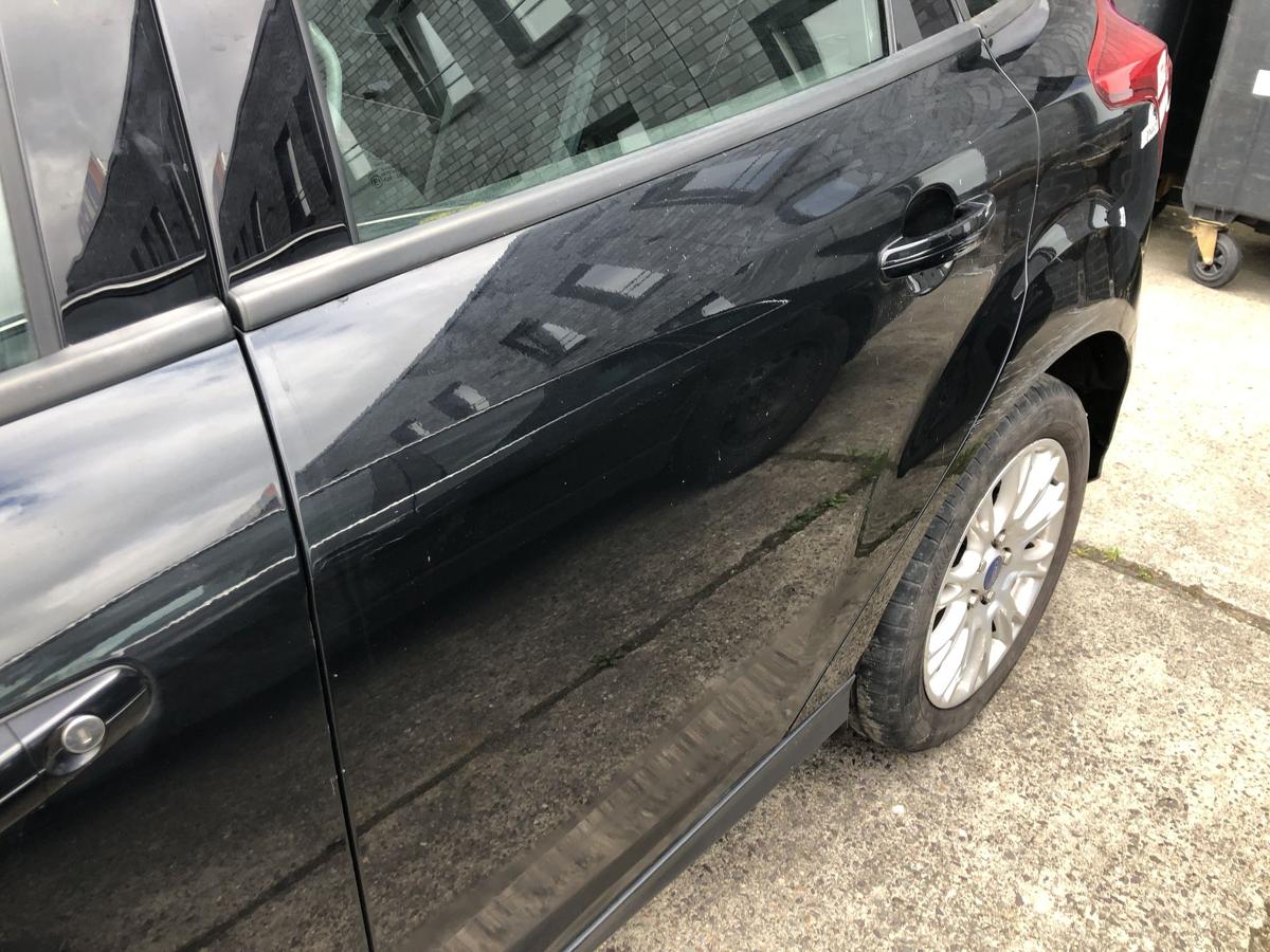 Ford Focus DYB Tür hinten links Fondtür Panther Schwarz 5 türer Bilder beachten