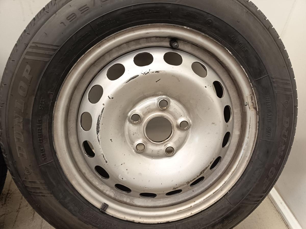 Satz VW Caddy Stahlfelgen mit Sommerreifen Dunlop 195/65R15 91T DOT 24