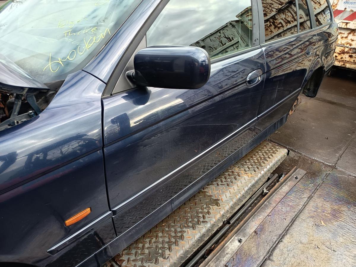 BMW E39 original T&uuml;r vorn links Fahrer 317/5 Orientblau Bj 2003
