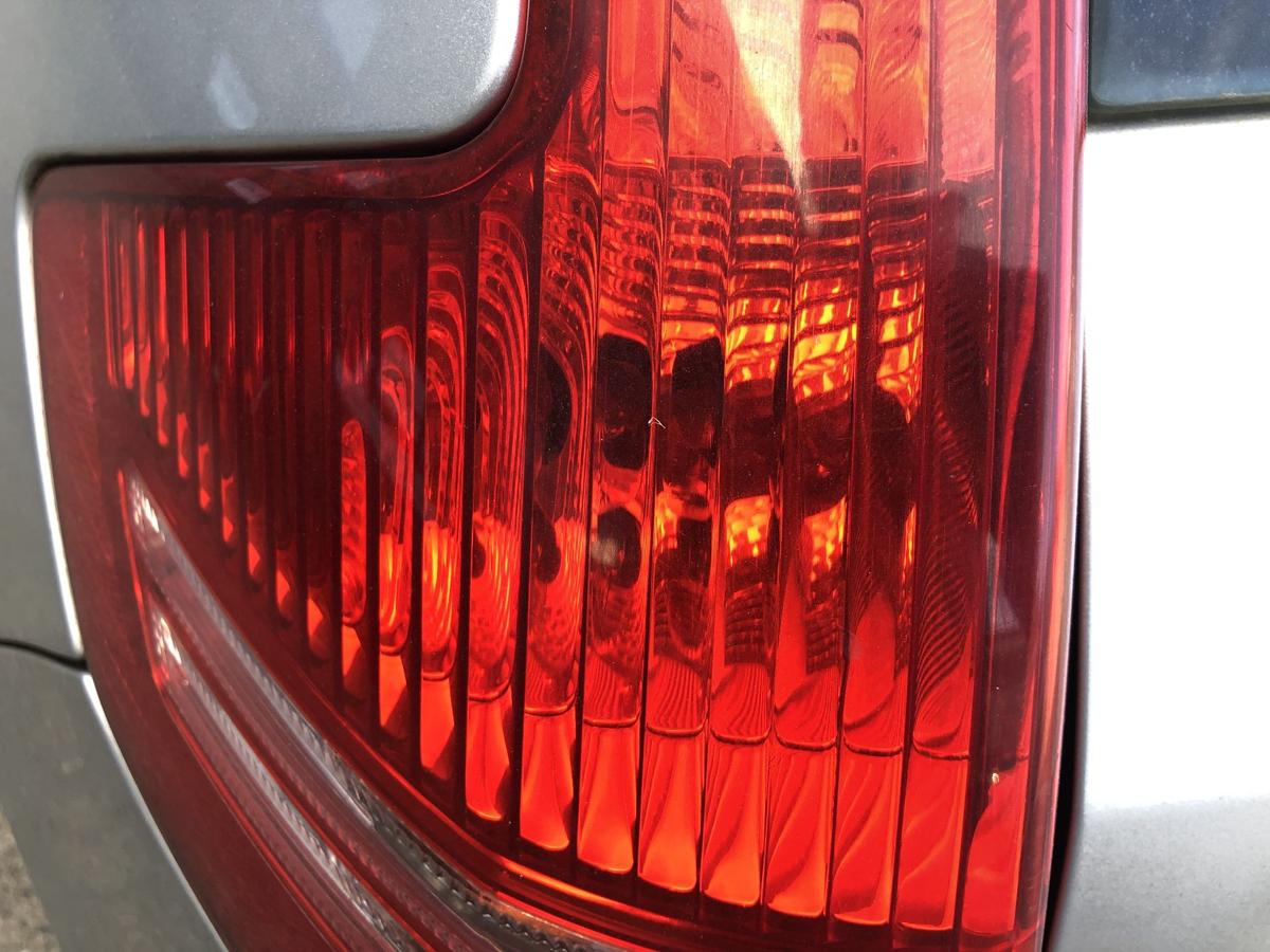 Citroen C4 Typ L R&uuml;ckleuchte links Ober- und Unterteil 5 t&uuml;rig R&uuml;cklicht
