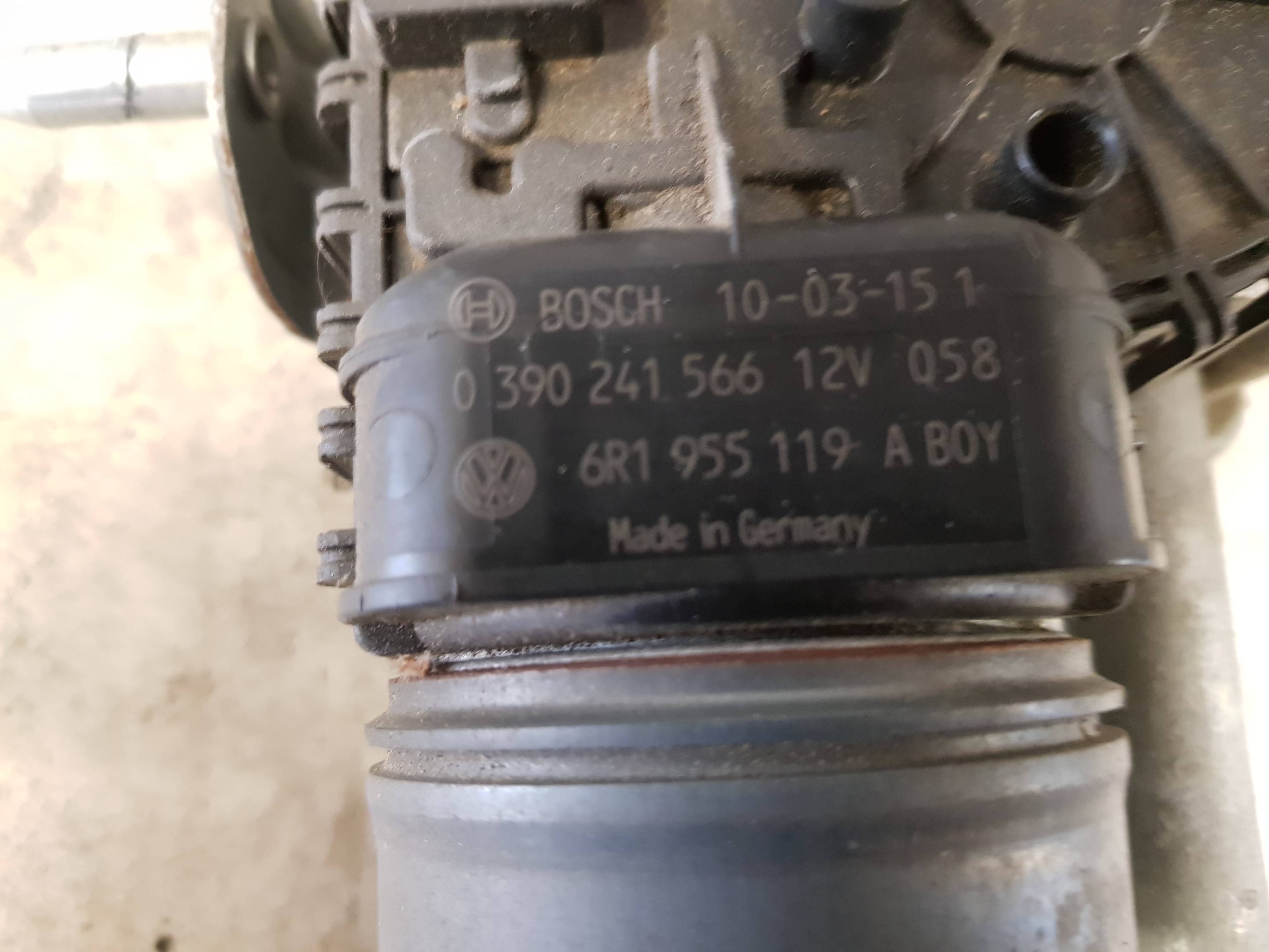 VW Polo 6R 09-14 Wischermotor vorn mit Gestänge 6R1955119A Bosch