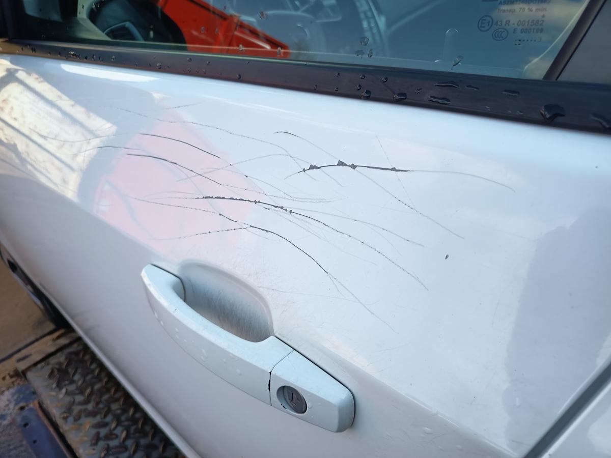 Opel Astra J original T&uuml;r vorn links Fahrer Rohbau Z40R Schneewei&szlig; Bj 2013