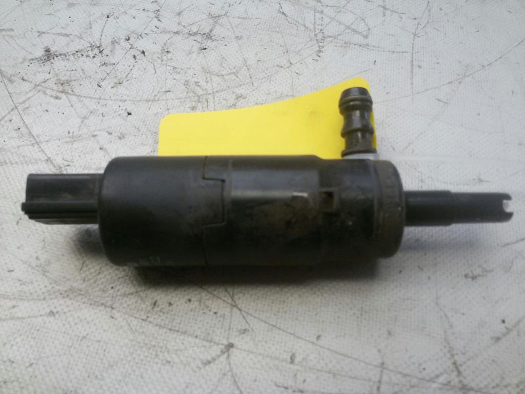 Audi A4 8E B7 Pumpe Scheinwerferreinigung original BJ2007 3B7955681