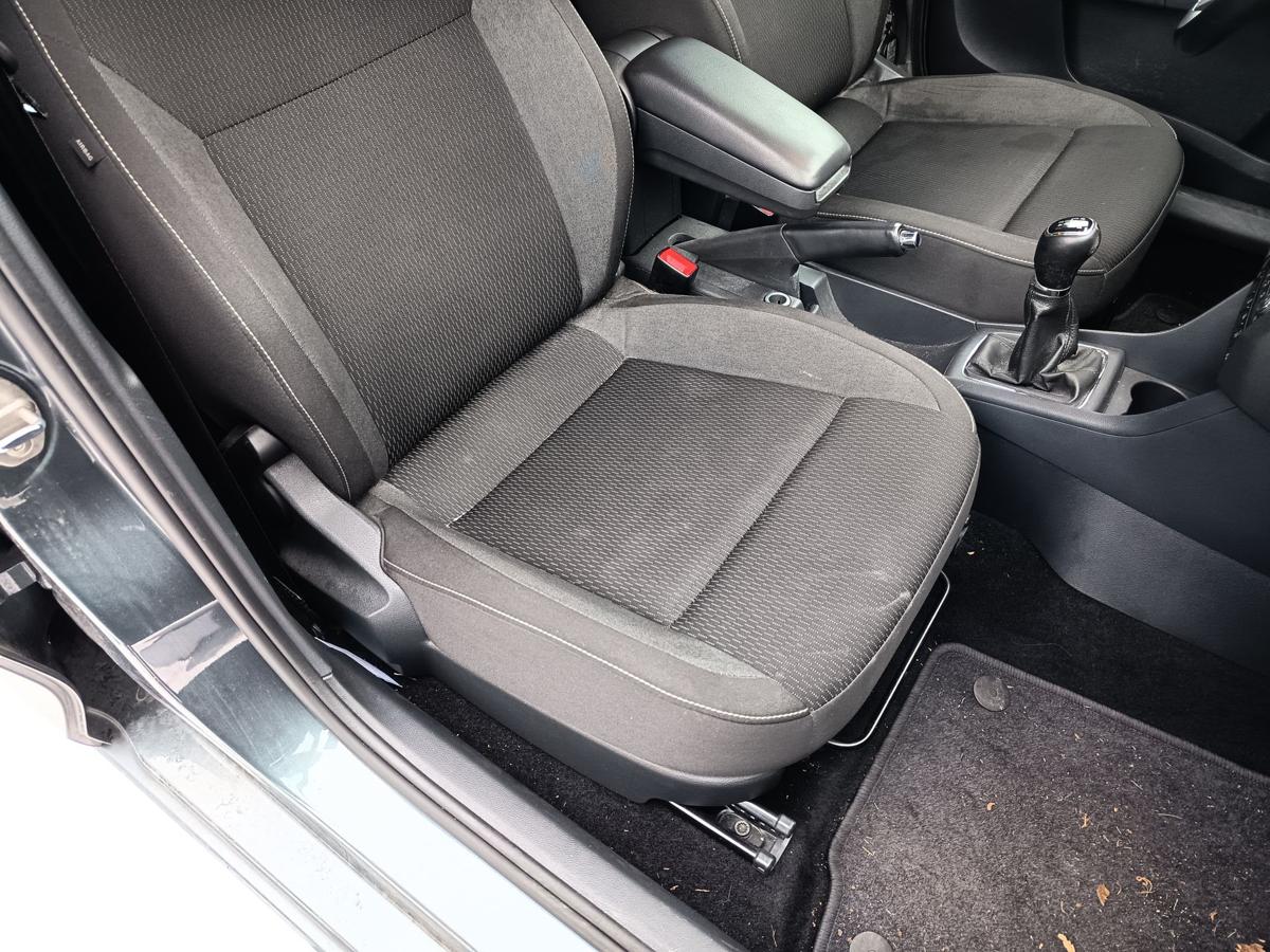 Skoda Rapid original Sitz vorne rechts Stoff Sitzheizung Baujahr 2016