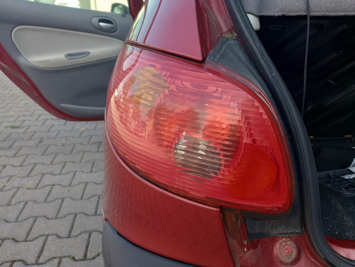 Peugeot 206 5türer Rückleuchte links Heck Schluss Licht Bj 2004