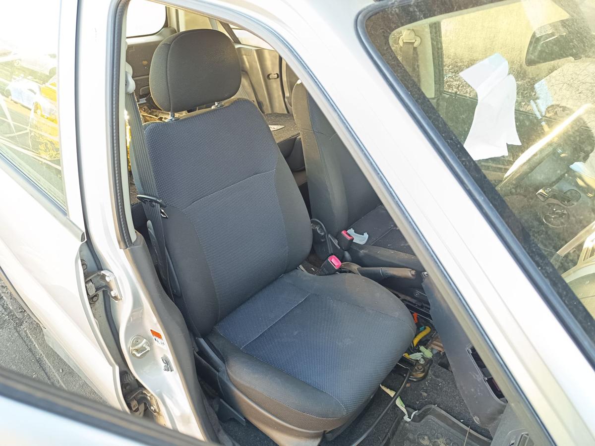 Suzuki Ignis II X45 original Beifahrersitz Sitz rechts Stoff schwarz EZ2007