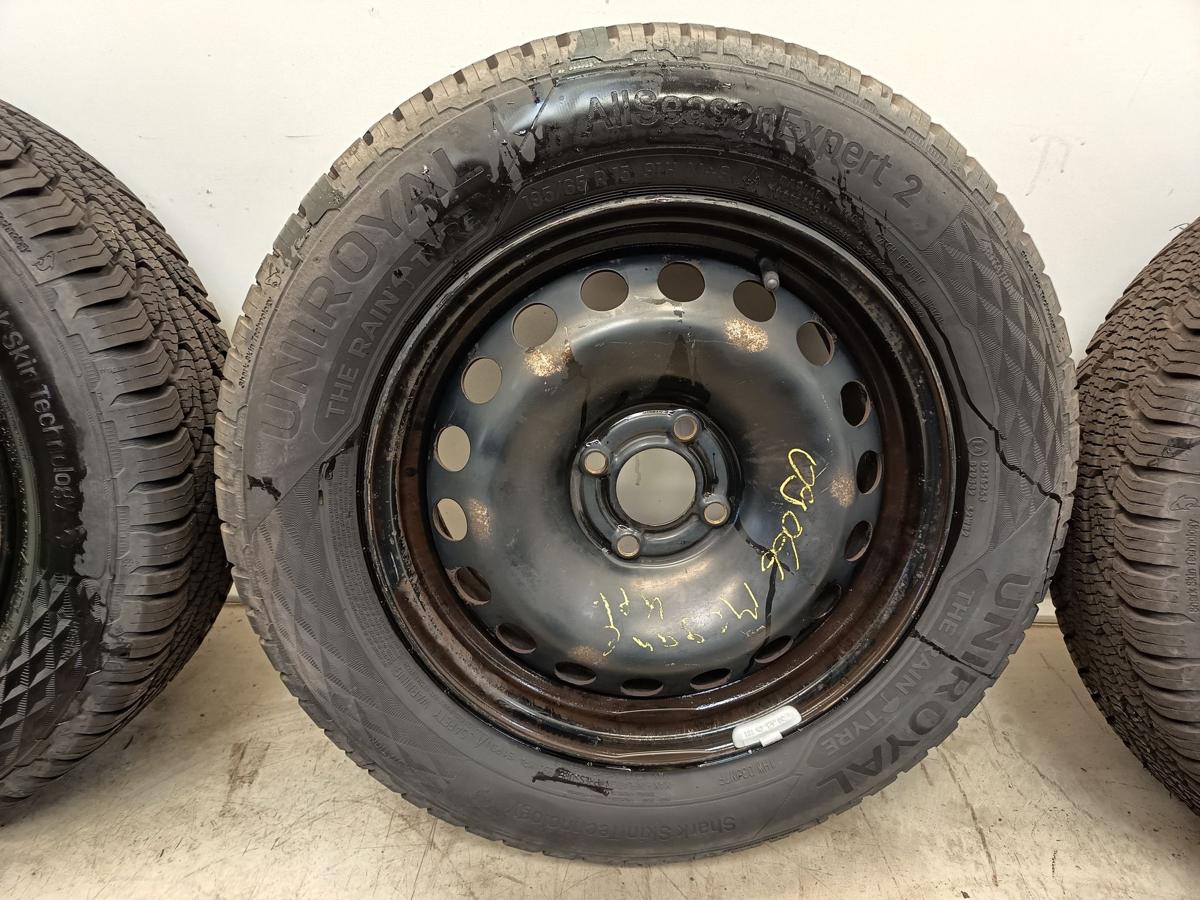 Renault Megane II Satz Stahlfelgen 6,5x15 ET45 mit Allwetterreifen UniRoyal Bj04