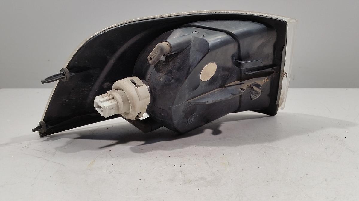 Volvo V40 original Blinker links Facelift Baujahr 2003