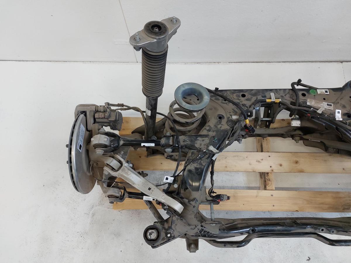 Tesla Model Y Dualmotor Hinterachse komplett Allrad Bremsanlage Hinterachstr&auml;ger