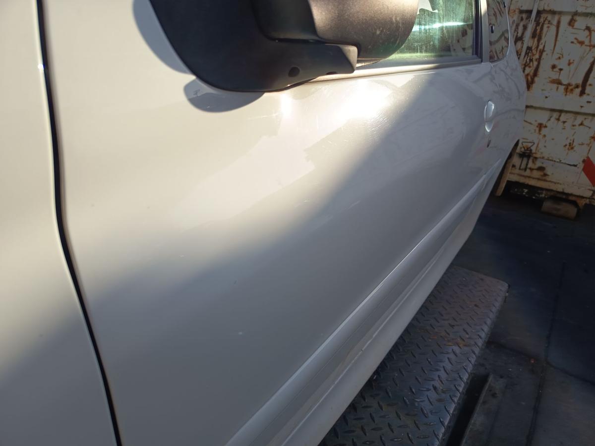 Peugeot 206+ 3t&uuml;rer original T&uuml;r links Fahrer EWP Schneewei&szlig; Bj 2009