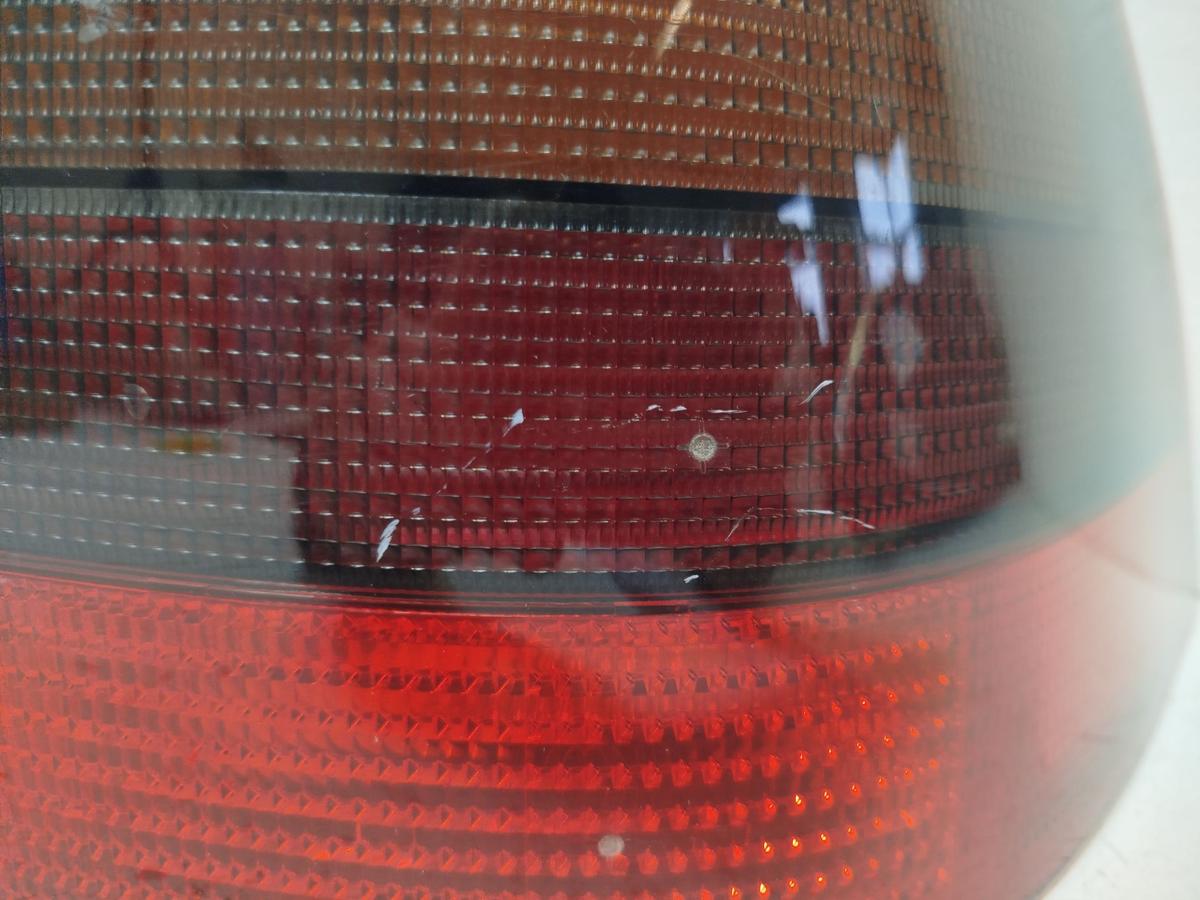 VW Golf 4 1J R&uuml;ckleuchte rechts R&uuml;cklicht Heckleuchte rot schwarz get&ouml;nt