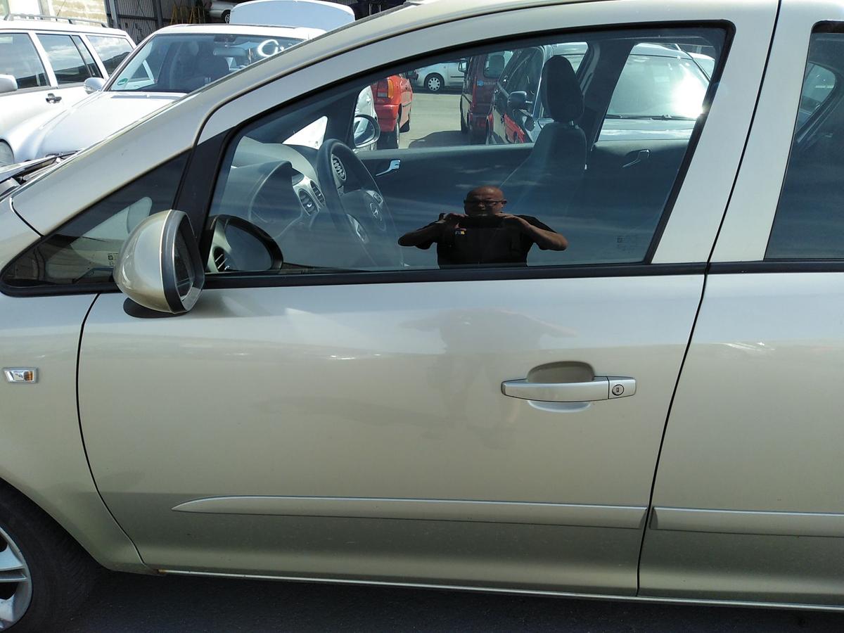 Opel Corsa D T&uuml;r vorn links Fahrert&uuml;r 5-t&uuml;rig champagnersilber Z40M Bj.2006