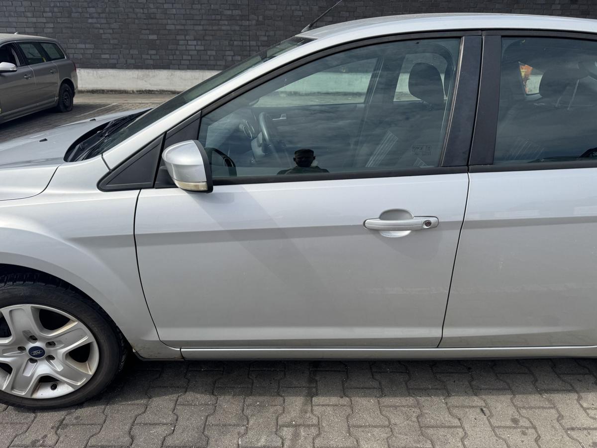 Ford Focus 2 Bj.2009 original T&uuml;r vorn links Polar Silber 5-T&uuml;rer Facelift