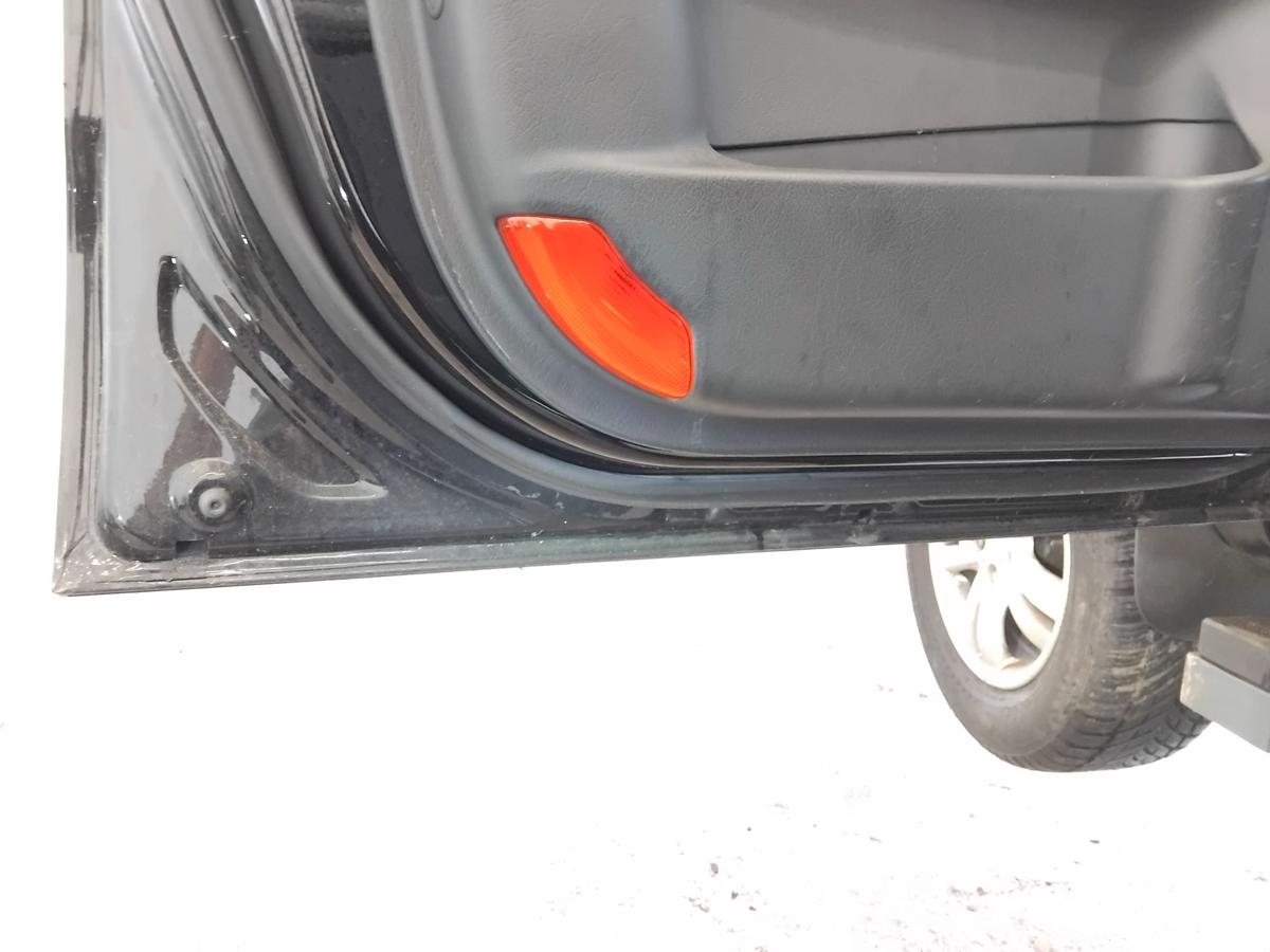 Hyundai Tucson JM T&uuml;r vorn links Fahrert&uuml;r schwarz EB mit Beplankung BJ2006