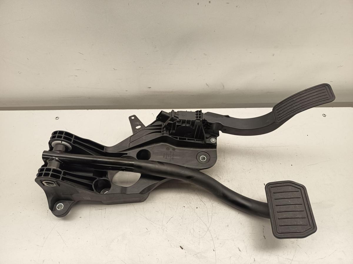 Tesla Model Y original Brems- Gaspedal P218869150B vorn Baujahr 2025