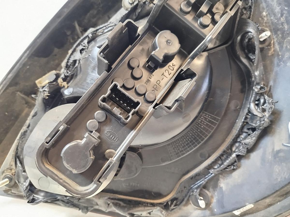 Nissan Almera N16 Facelift ab 2002 R&uuml;ckleuchte links R&uuml;cklicht Heckleuchte