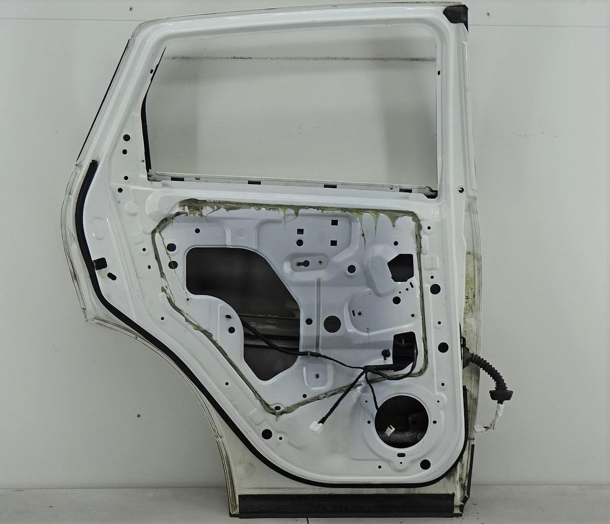 Nissan Qashqai J10 Tür hinten links in 326 super white Bj2013 kurze Version Rohbau