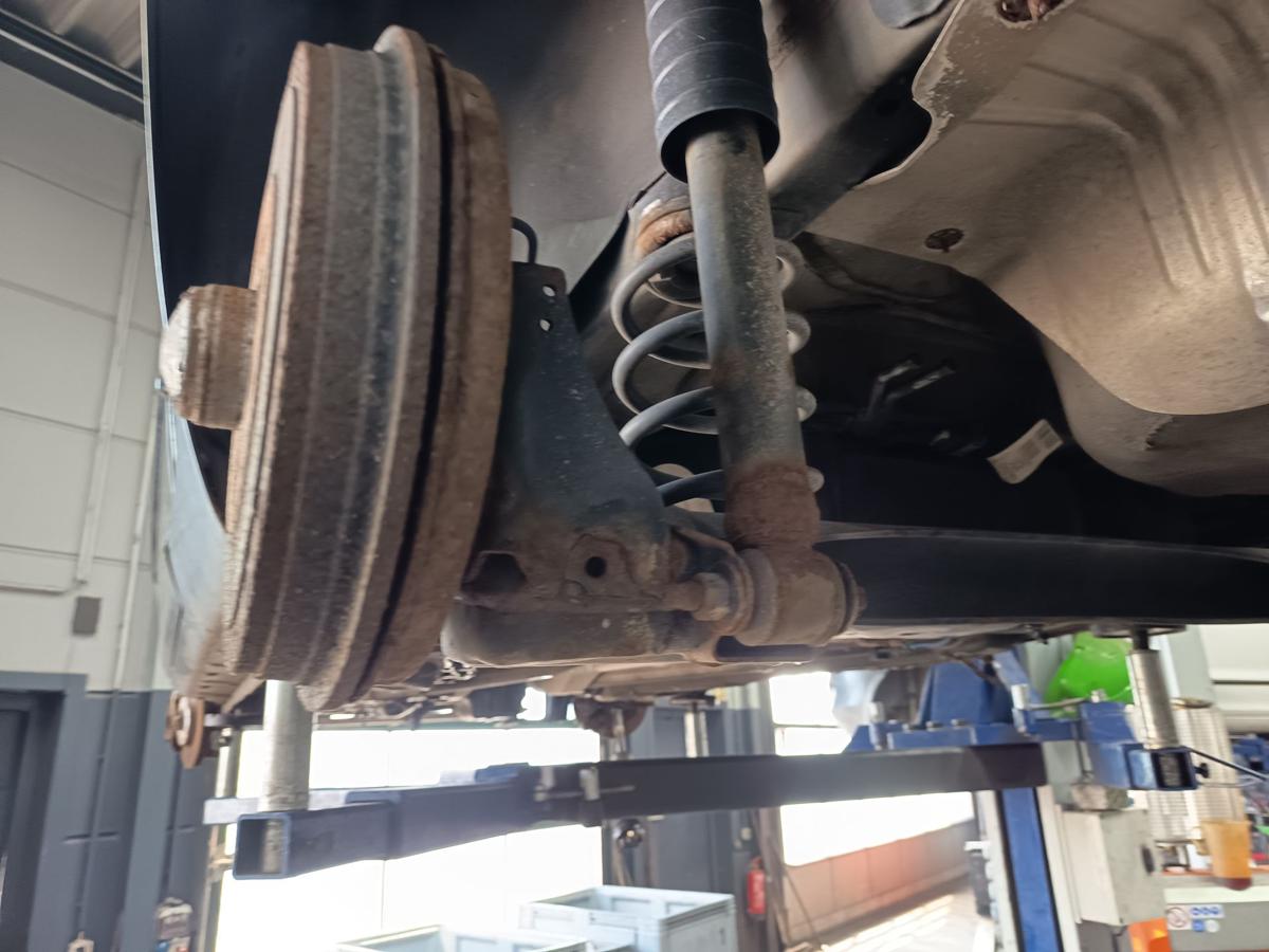 Opel Corsa D original Hinterachse Tr&auml;ger trommelgebremst 150tkm Bj 2007