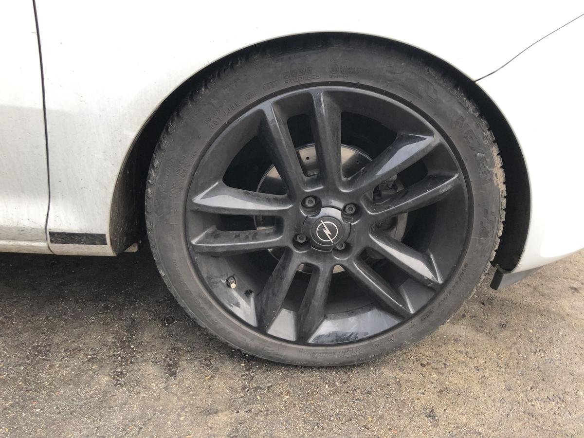 Opel Corsa D Komplettradsatz Alufelgen schwarz 17 Zoll Allwetter 215 45 ZR17