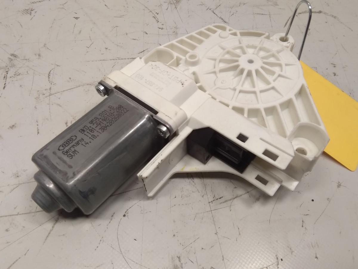 VW Touareg 2 7P original Fensterhebermotor vorn links Bj.2013