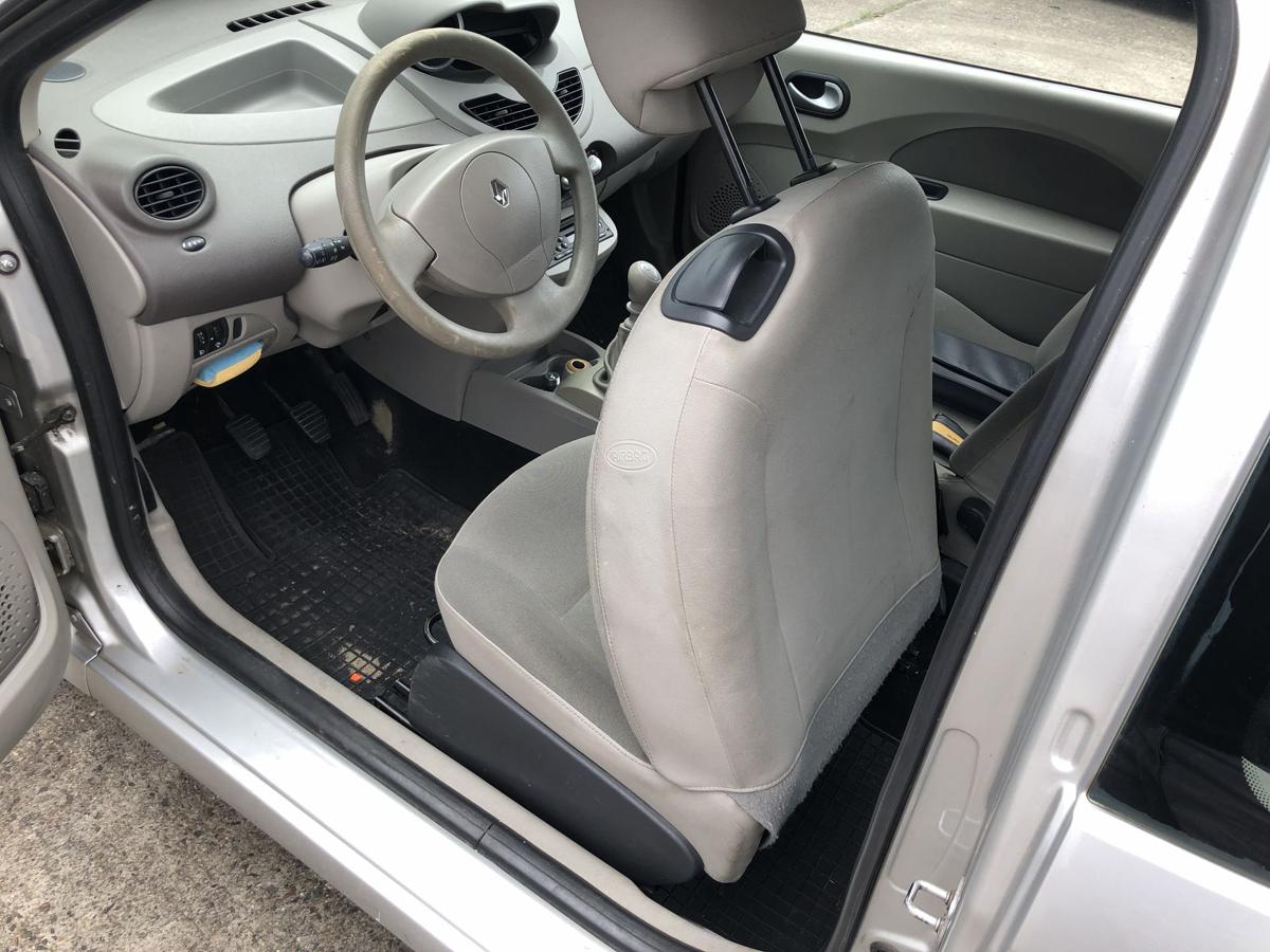 Renault Twingo 2 II Sitz vorn links Fahrersitz Stoff Autositz Stoffsitz