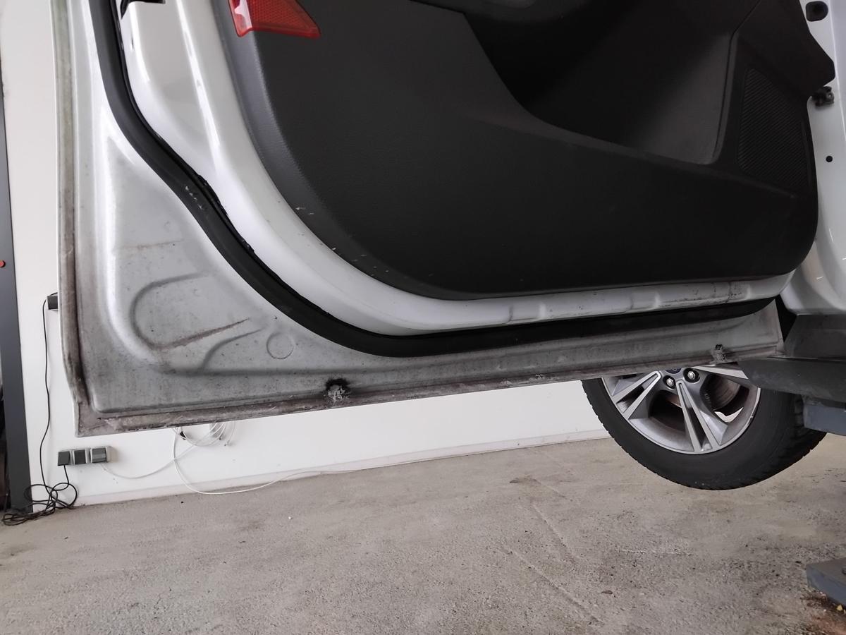 Ford Focus 3 DYB Turnier T&uuml;r vorn links Fahrert&uuml;r frostweiss BJ2013