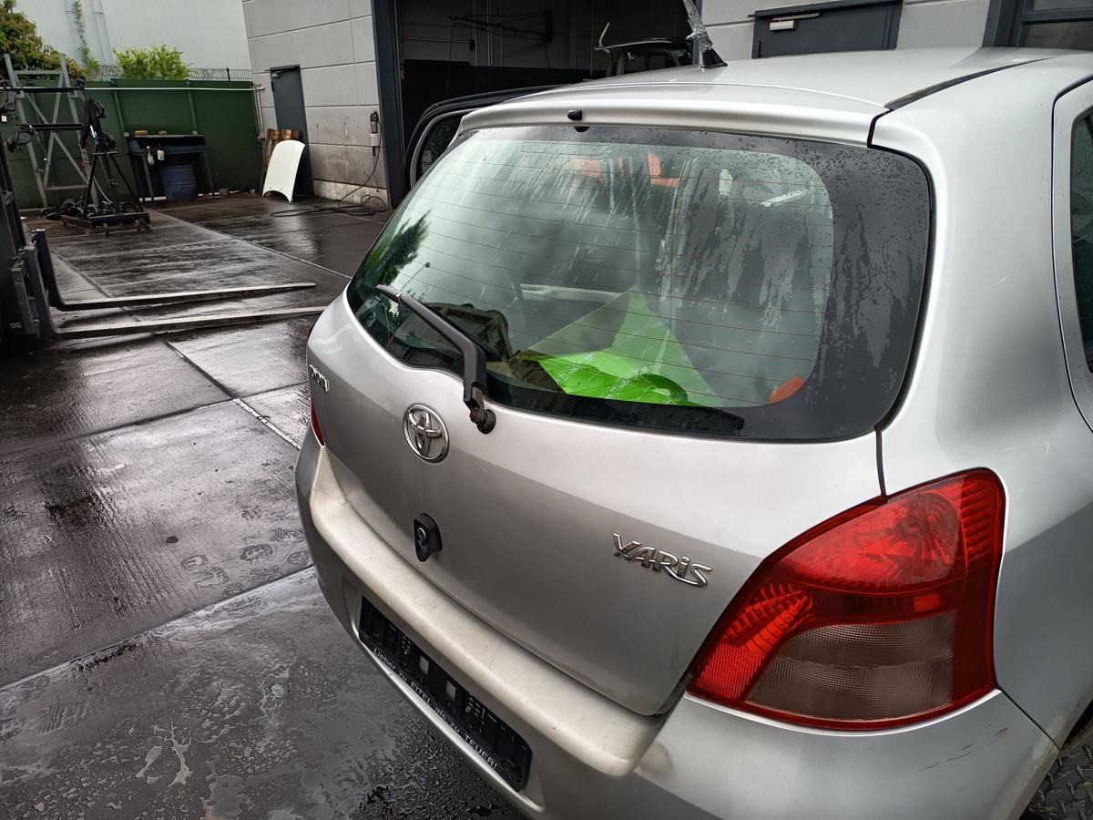 Toyota Yaris XP9 original Heckklappe mit Scheibe 1E7 Silver pearl Bj 2006