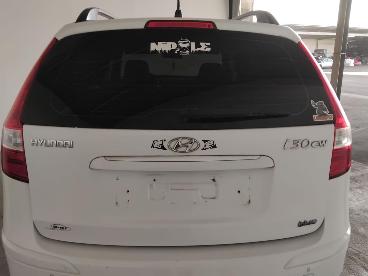 Hyundai i30 CW Kombi FD Heckklappe weiss 7F mit Heckscheibe BJ2010