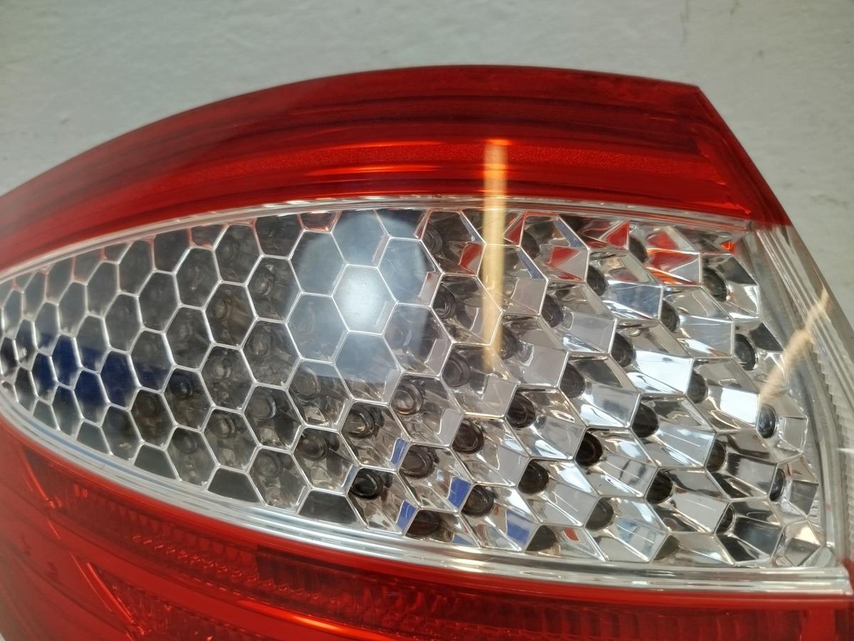 Ford Mondeo BA7 Kombi R&uuml;ckleuchte Schlussleuchte R&uuml;cklicht aussen links bis 10