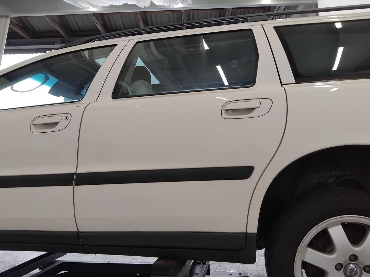 Volvo V70 II Kombi T&uuml;r hinten links weiss White Solid BJ2002