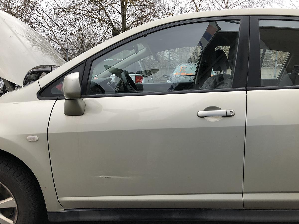 Nissan Tiida Hatch Back Tür vorne links Fahrertür K32 Yellowish Silver Met