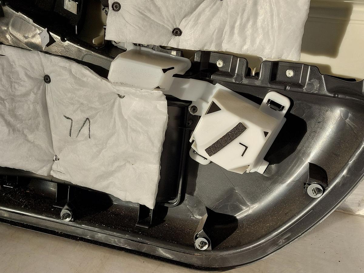 Nissan Leaf ZE1 40kWh T&uuml;rverkleidung vorn links Fahrert&uuml;r Fensterheberschalter