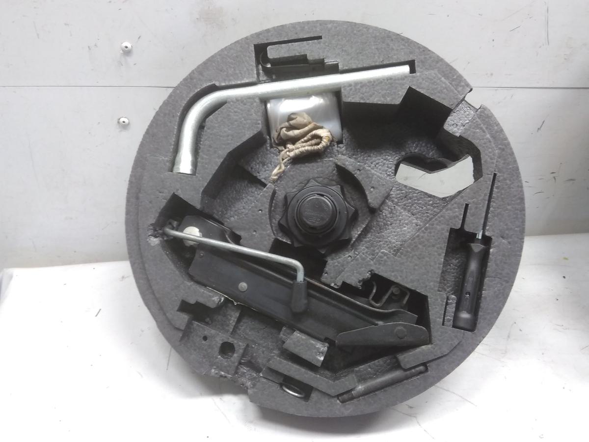 Audi A3 8P original Notrad 18 Zoll inkl. Werkzeugbox Wagenheber