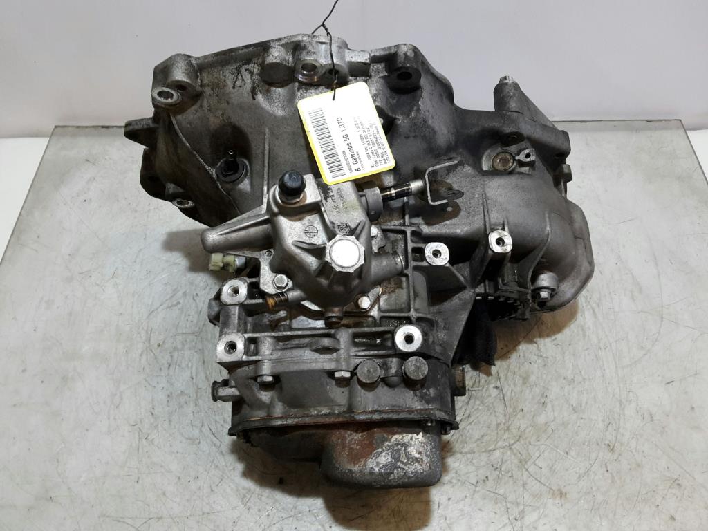Opel Corsa C BJ2004 5 Gang Schaltgetriebe 1.3TD 51kw Z13DT F17