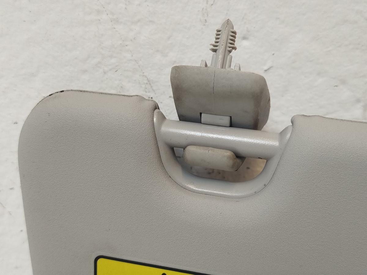 Hyundai i30 PD Mild Hybrid Sonnenblende vorn rechts mit Spiegel Beifahrerseite