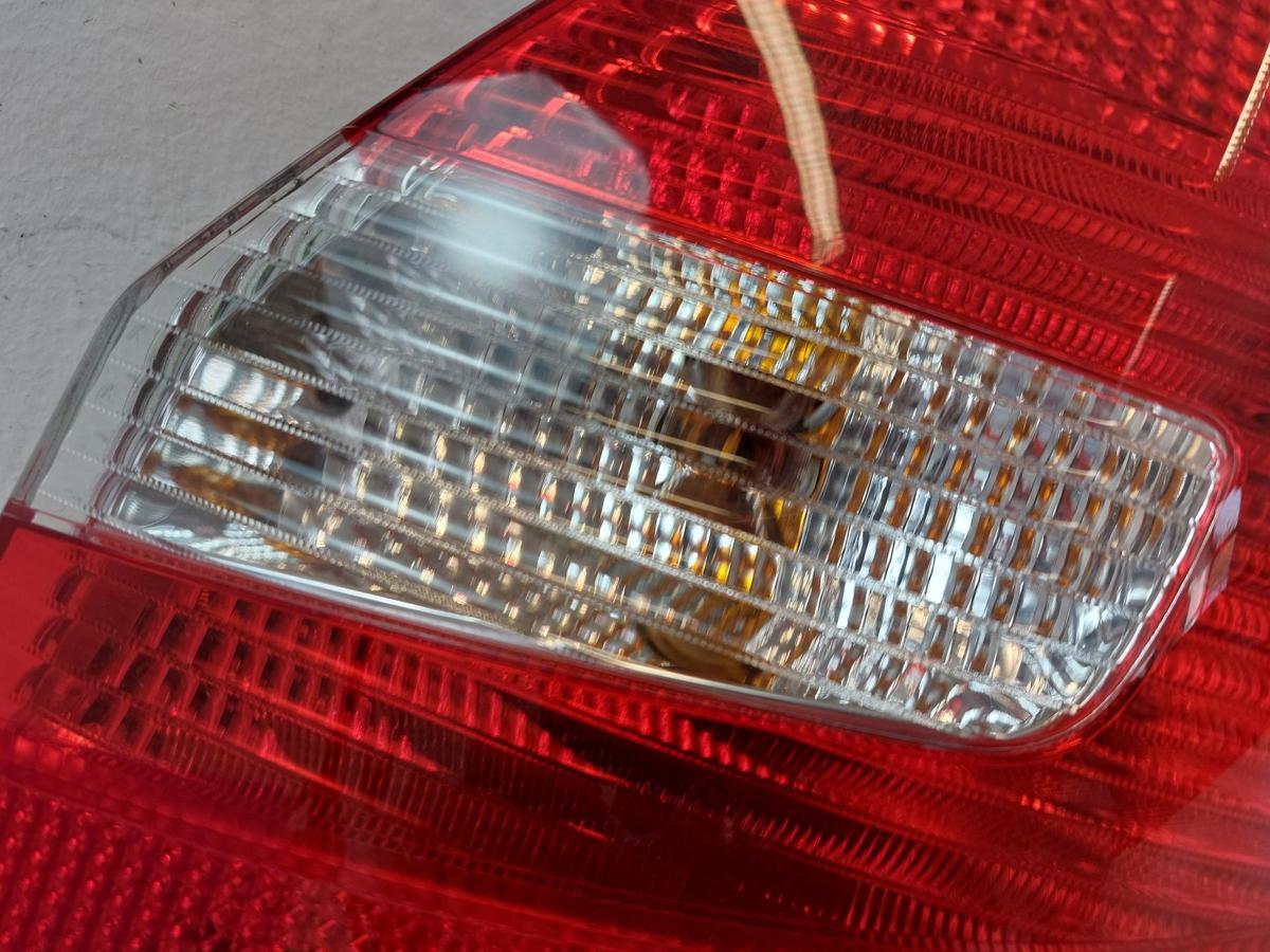 Skoda Fabia 5J R&uuml;ckleuchte rechts R&uuml;&uuml;cklicht Heckleuchte 5-t&uuml;rer 06-14