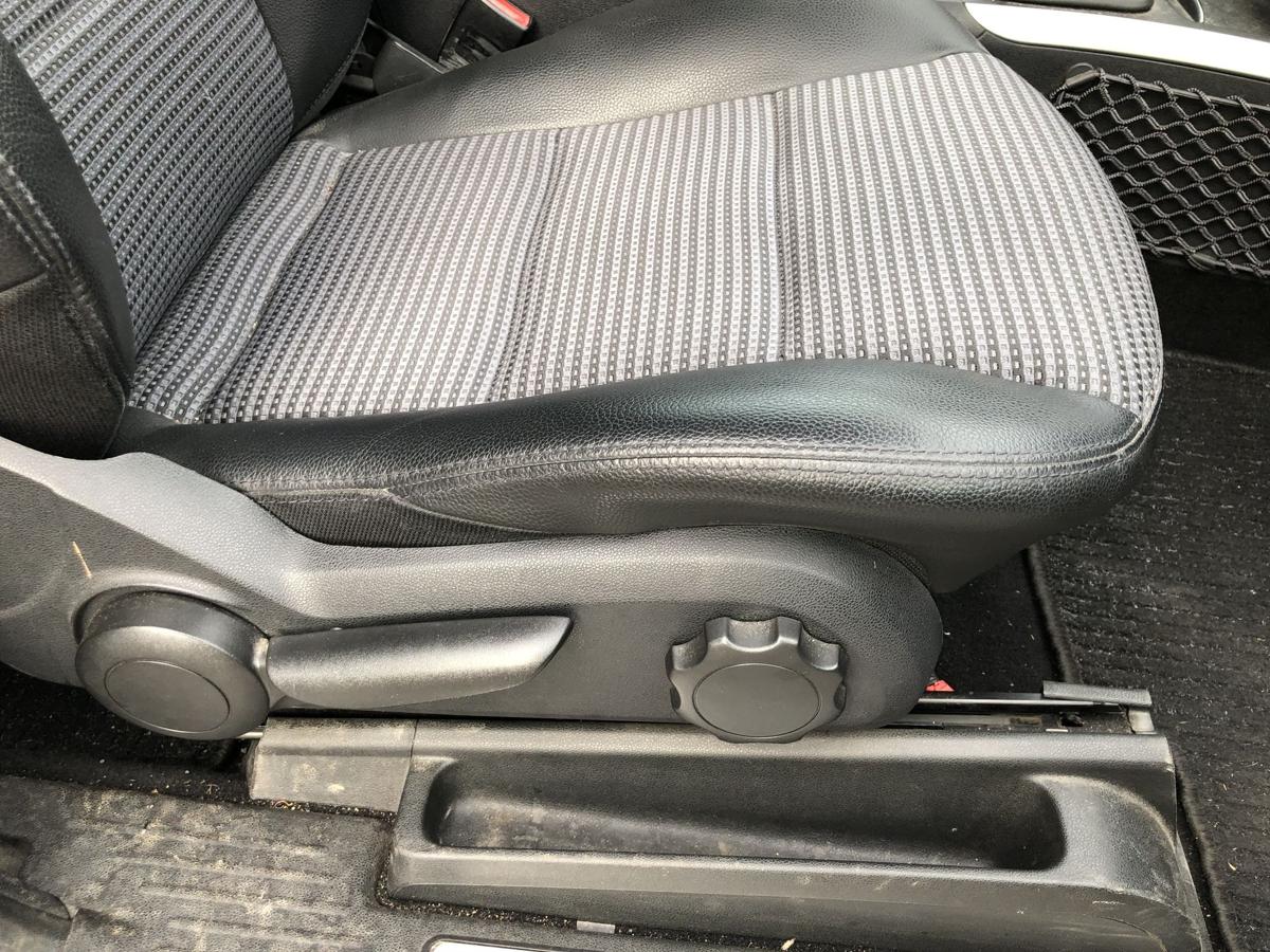 Mercedes A Klasse W169 Sitz vorn rechts Beifahrer 3 t&uuml;rig Artico Kunstleder