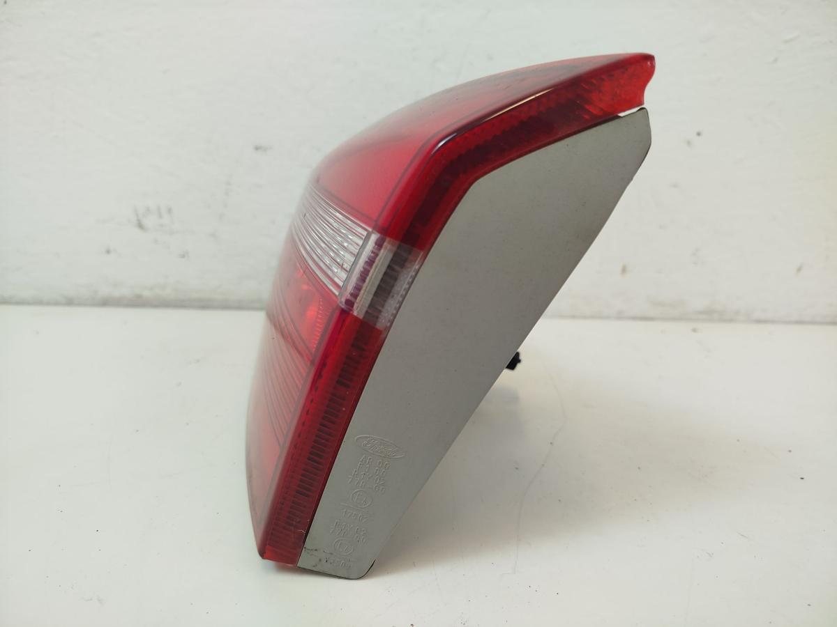 Ford Focus DYB CEW Turnier R&uuml;ckleuchte R&uuml;cklicht innen rechts Heckklappe ab14